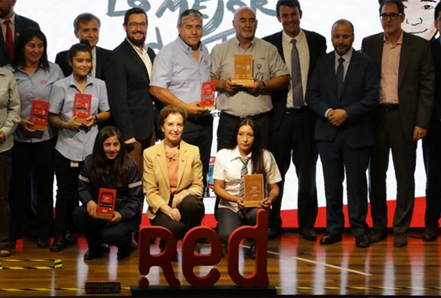 MTT awards best drivers and public transport drivers in Santiago