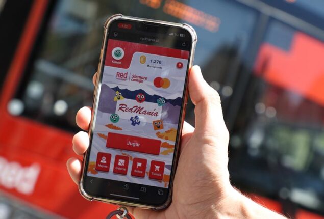 Lanzan videojuego diseñado por estudiantes universitarios para viajes en buses de Red Movilidad